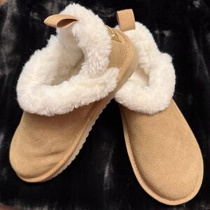 Koolaburra by UGG Women's Advay Slip-On 'Chestnut' size 6